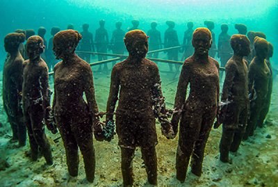 statues
